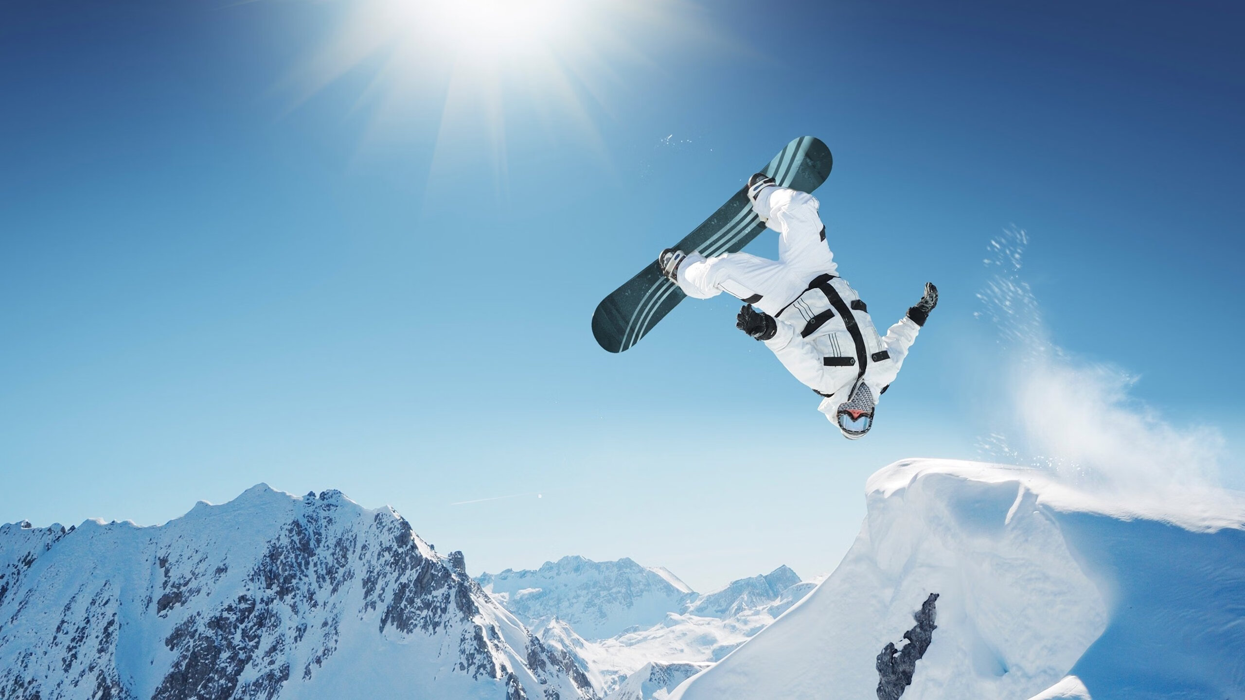 kaiyun.com-里奇·麦考的默契配合与防守智慧，确保全黑队稳固的防线，麦奇里湖